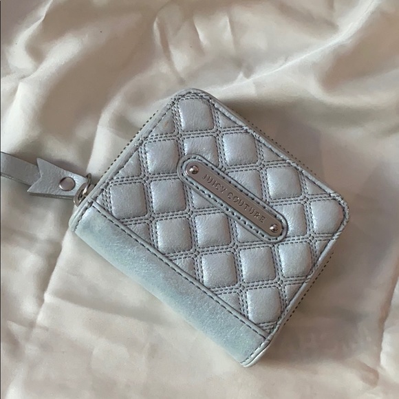Juicy Couture - Picture 1 of 5